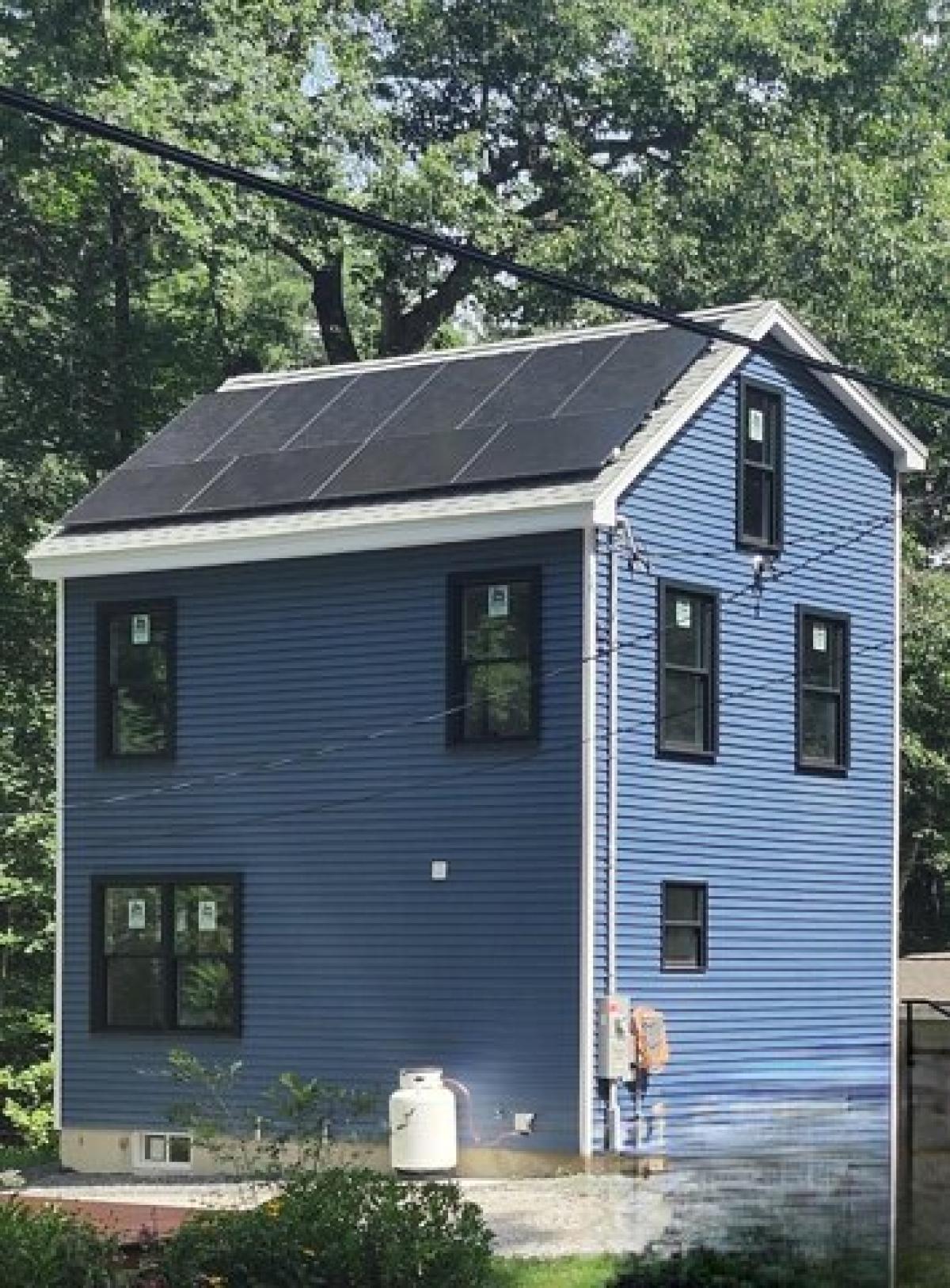 Picture of Home For Sale in Derry, New Hampshire, United States