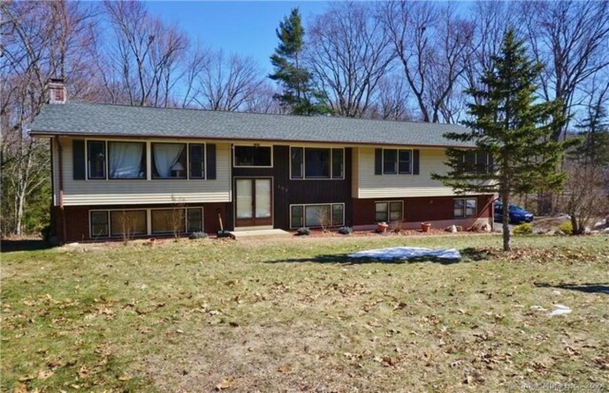 Picture of Home For Sale in Manchester, Connecticut, United States