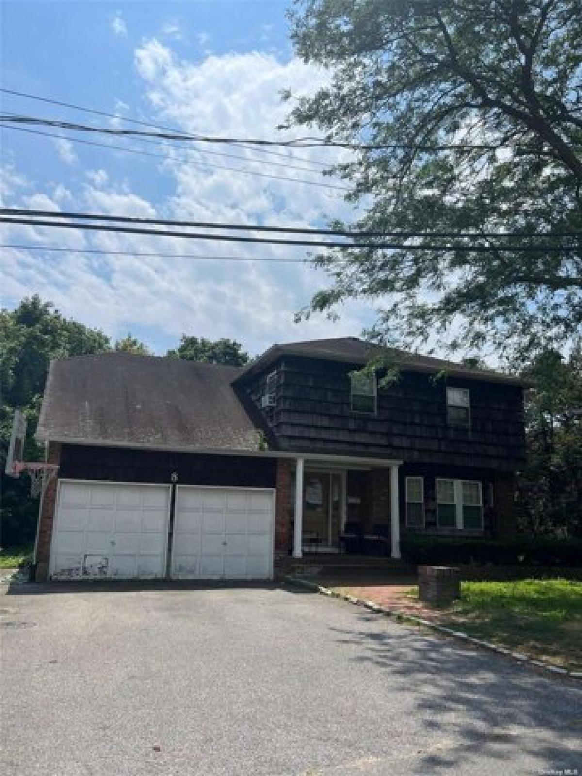 Picture of Home For Sale in Lawrence, New York, United States