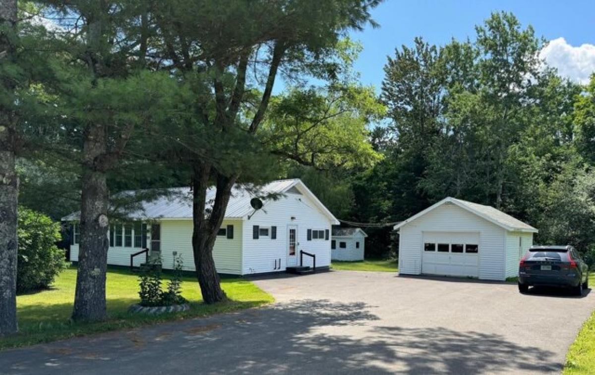 Picture of Home For Sale in Stacyville, Maine, United States