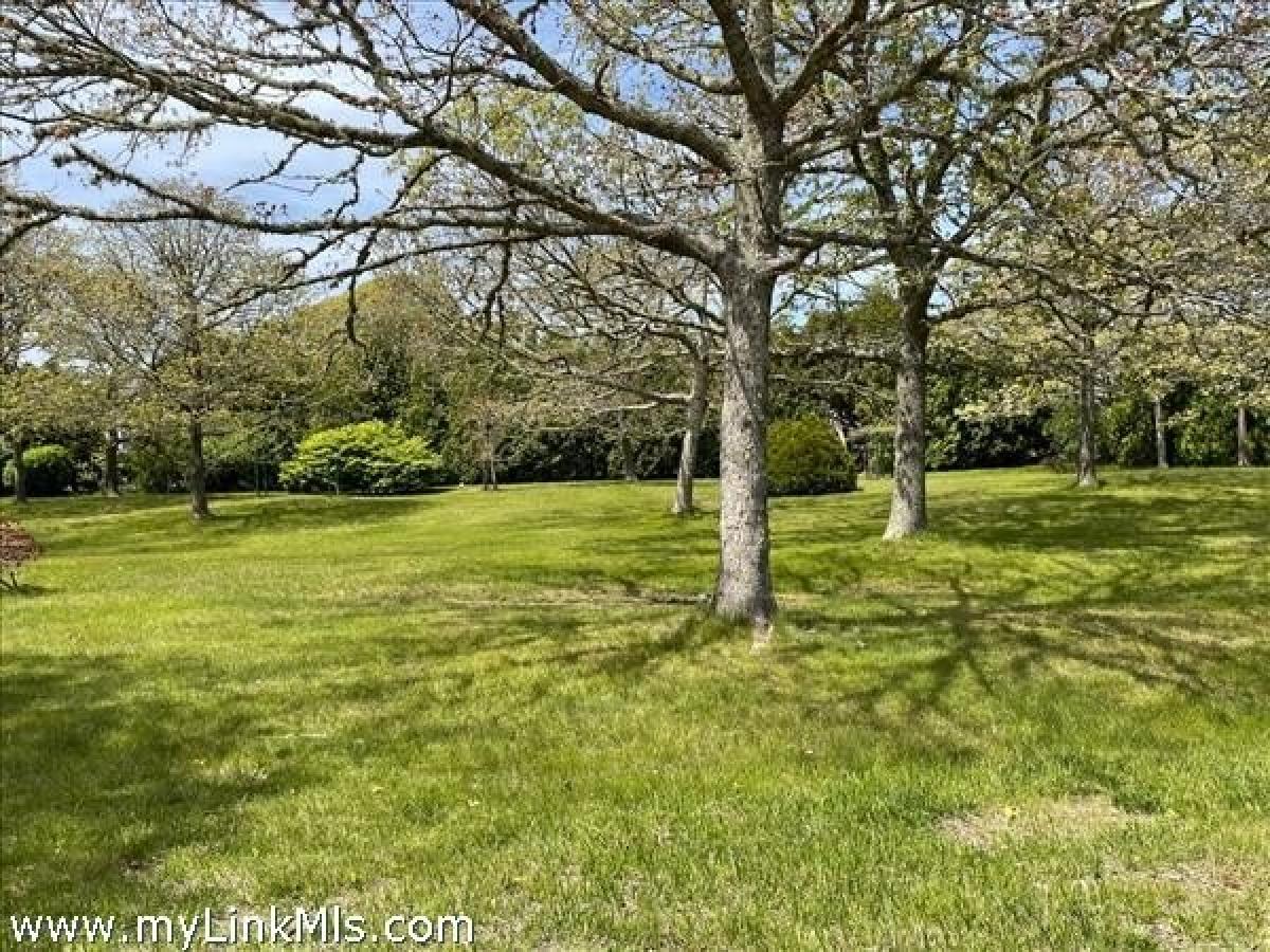 Picture of Residential Land For Sale in Edgartown, Massachusetts, United States