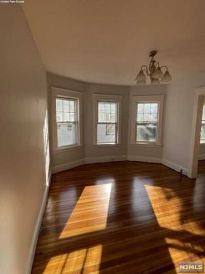 Home For Rent in Edgewater, New Jersey