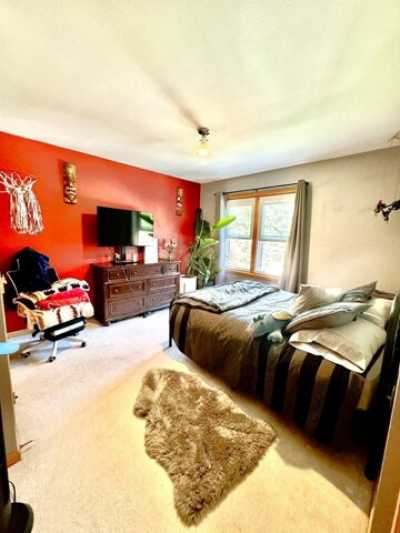 Home For Sale in Pewaukee, Wisconsin