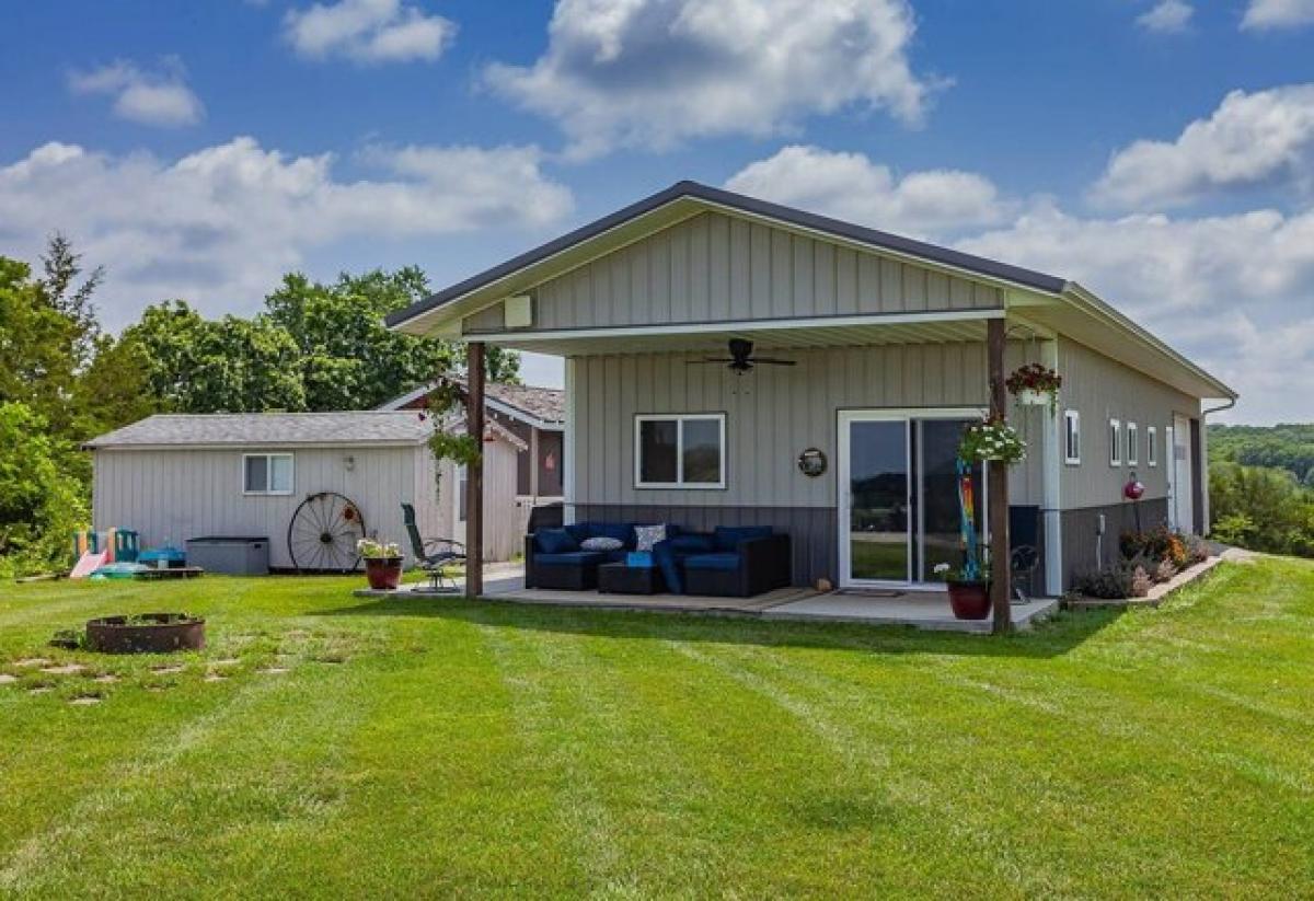 Picture of Home For Sale in Moravia, Iowa, United States