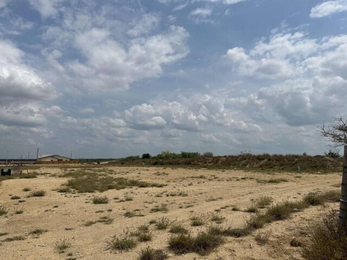 Picture of Residential Land For Sale in Laredo, Texas, United States