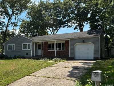 Home For Sale in Patchogue, New York