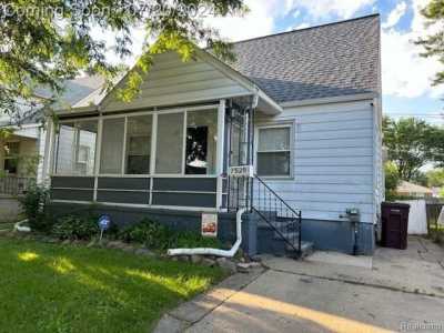 Home For Sale in Center Line, Michigan