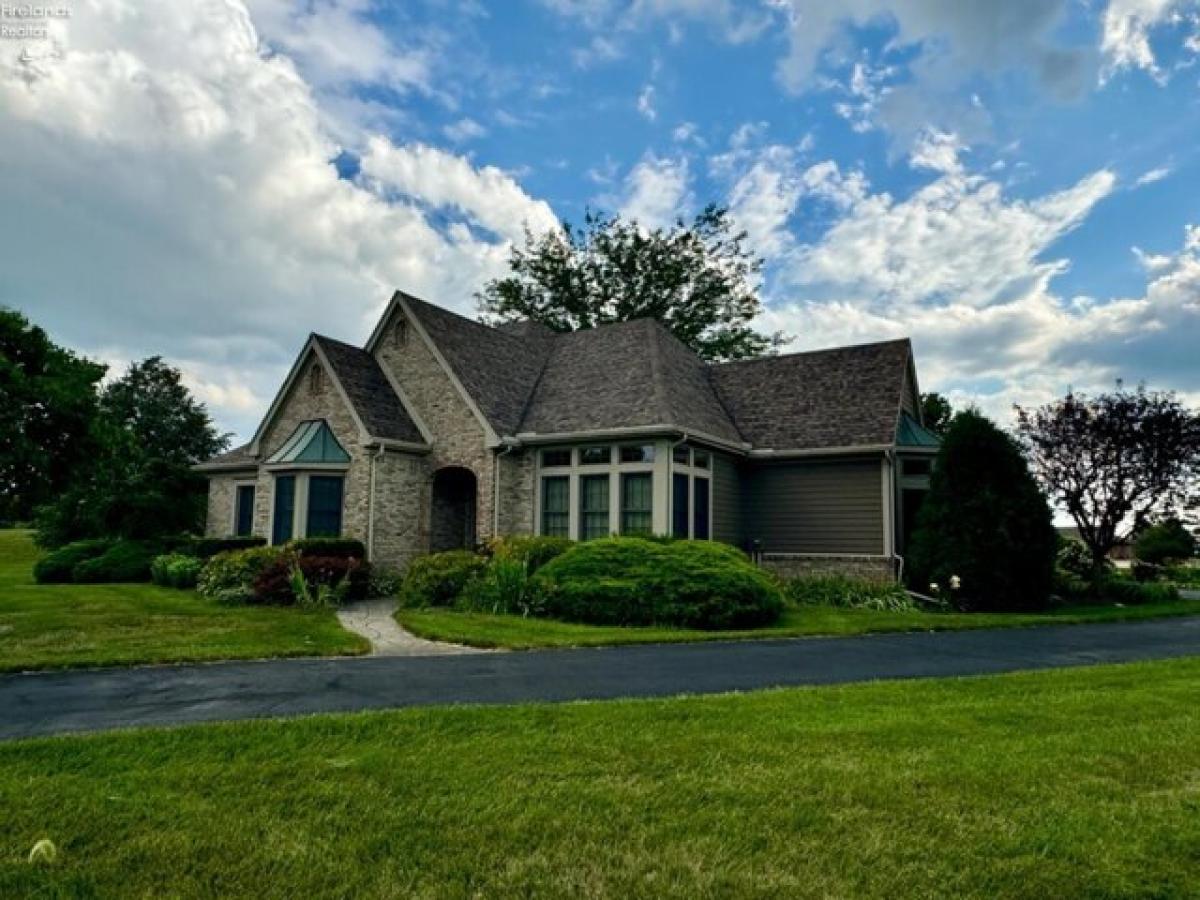 Picture of Home For Sale in Oak Harbor, Ohio, United States