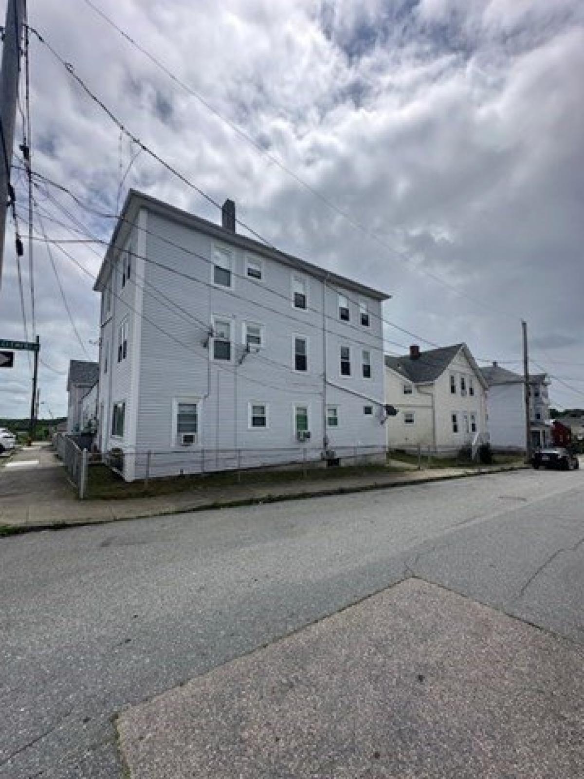 Picture of Home For Sale in Tiverton, Rhode Island, United States