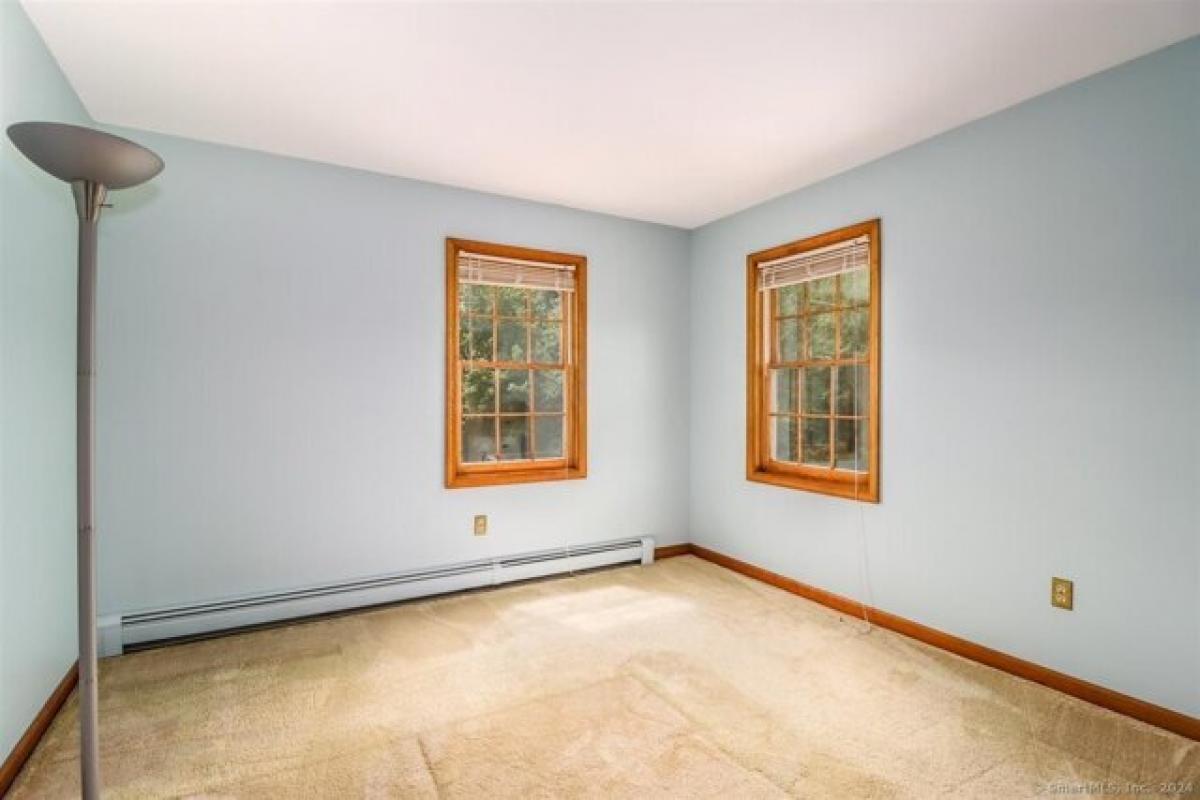 Picture of Home For Sale in New Milford, Connecticut, United States