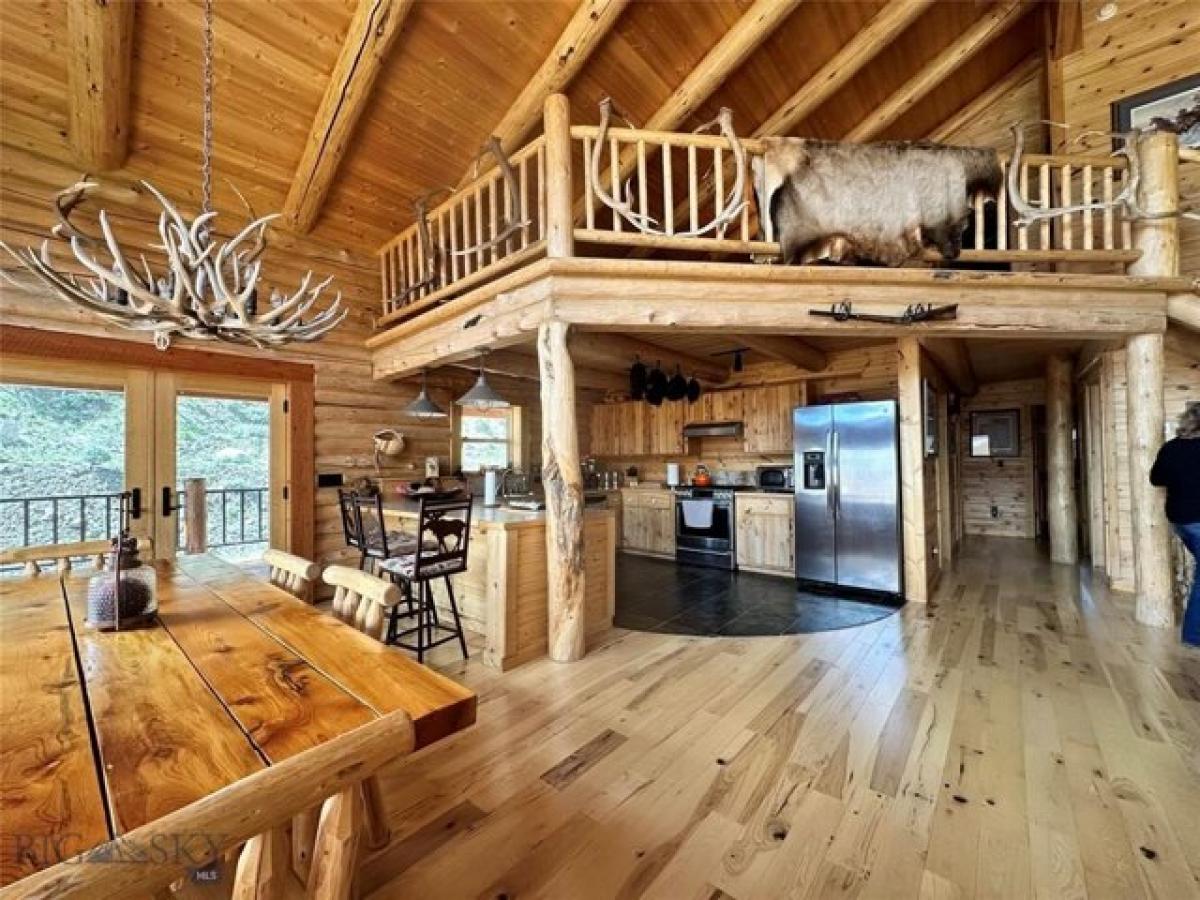 Picture of Home For Sale in Gardiner, Montana, United States