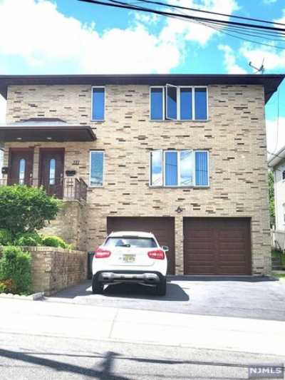 Home For Rent in Palisades Park, New Jersey