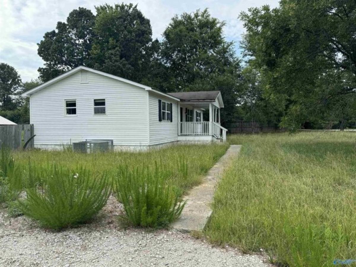 Picture of Home For Sale in Trinity, Alabama, United States