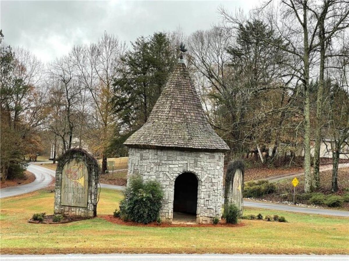 Picture of Residential Land For Sale in Walhalla, South Carolina, United States