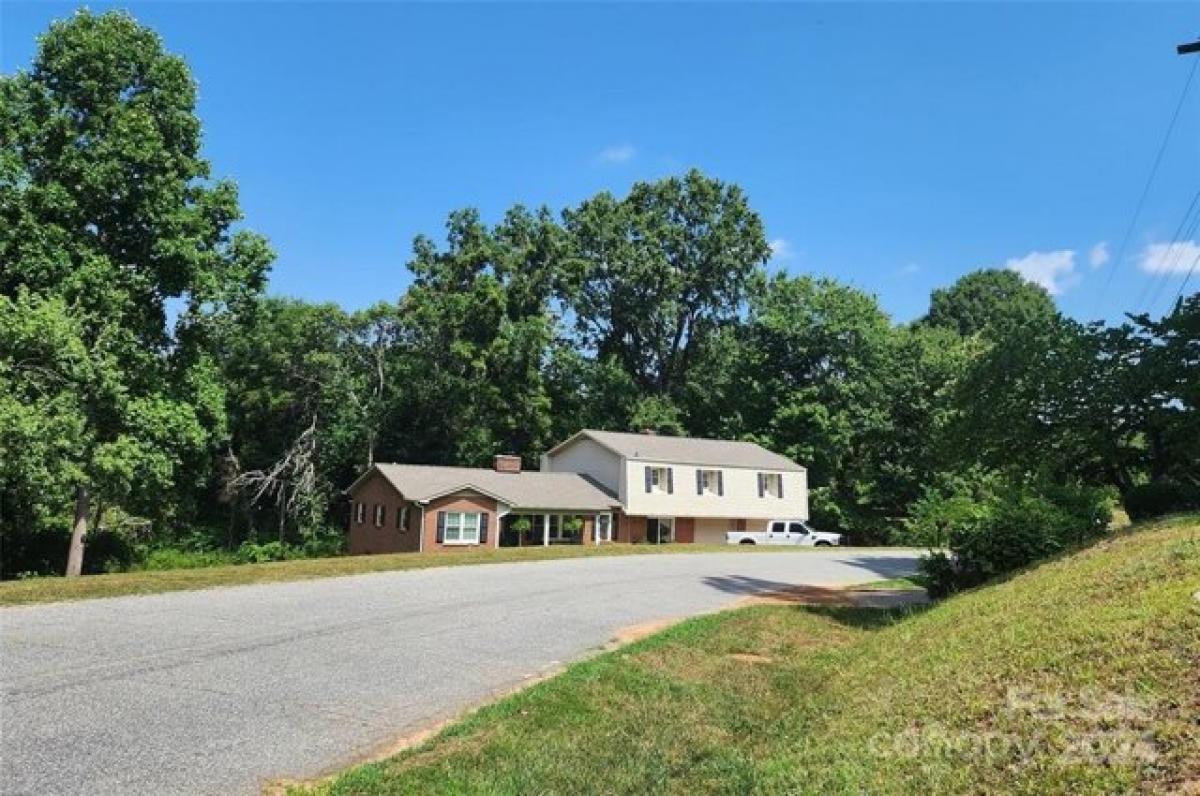 Picture of Home For Sale in Taylorsville, North Carolina, United States