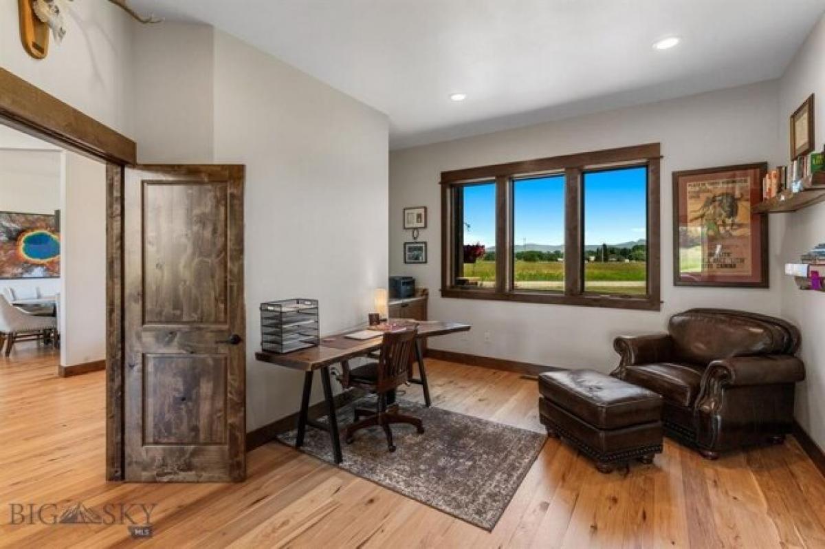 Picture of Home For Sale in Gallatin Gateway, Montana, United States