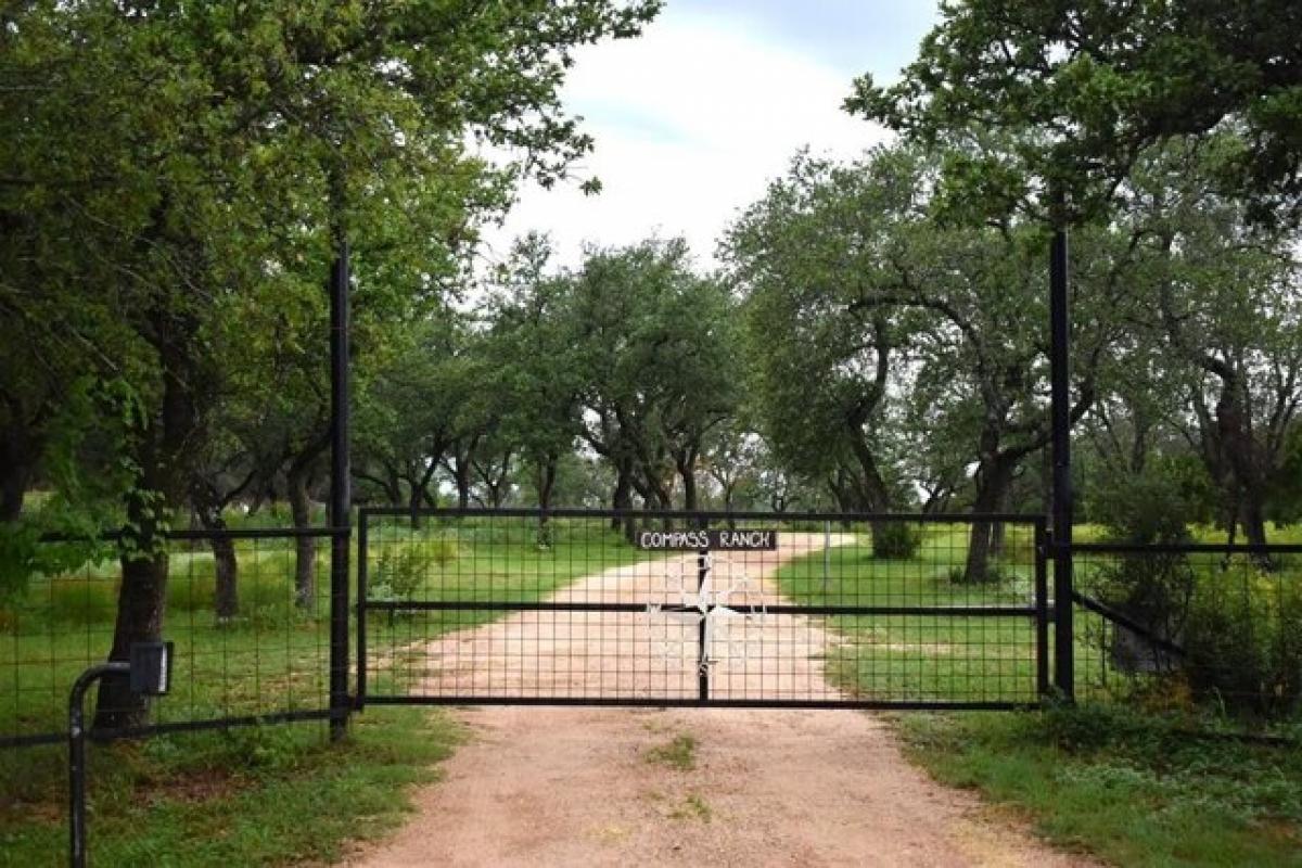 Picture of Home For Sale in Johnson City, Texas, United States