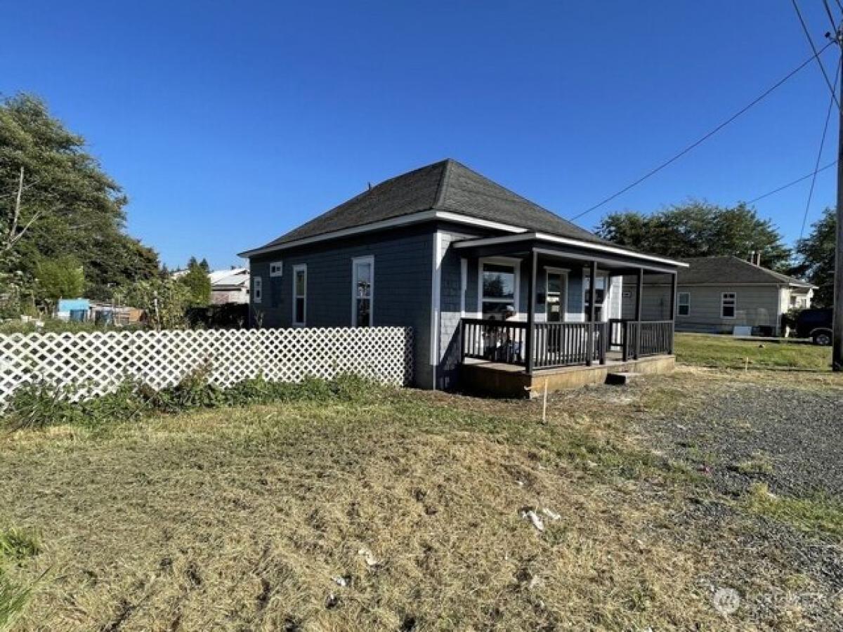 Picture of Home For Sale in Raymond, Washington, United States