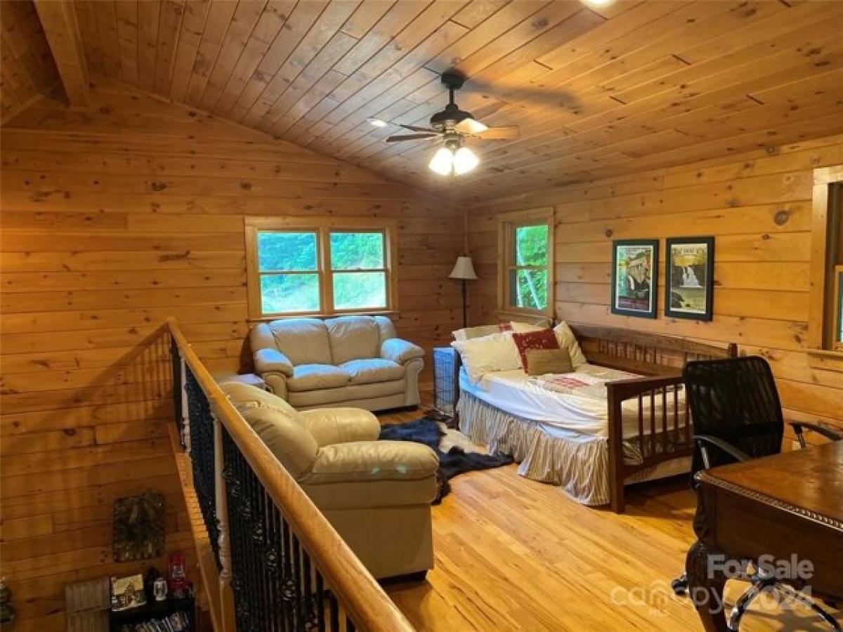 Picture of Home For Sale in Maggie Valley, North Carolina, United States