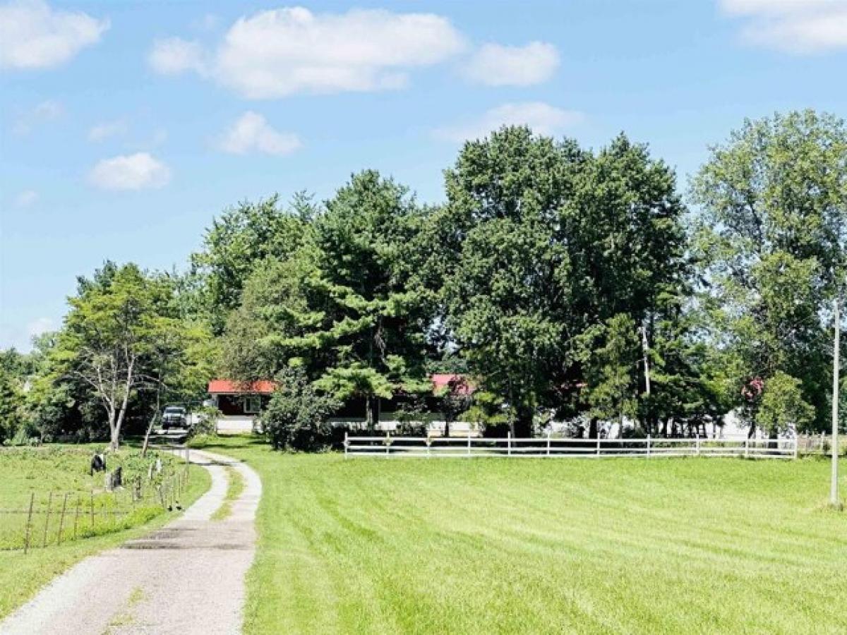 Picture of Home For Sale in North Liberty, Indiana, United States