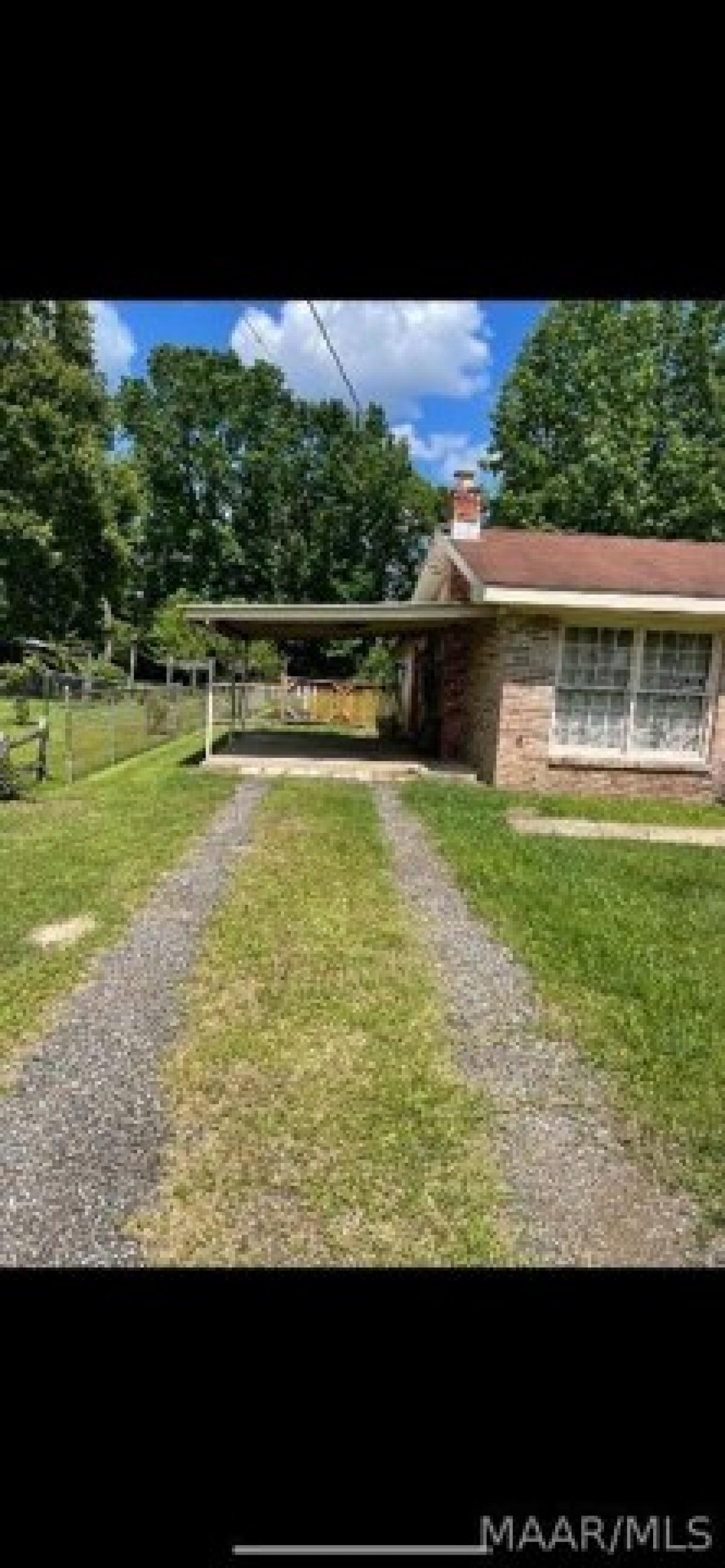 Picture of Home For Sale in Selma, Alabama, United States