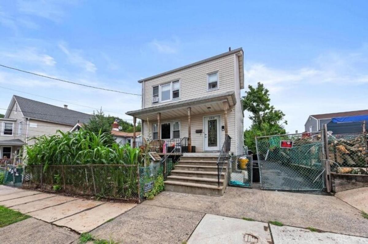 Picture of Home For Sale in New Brunswick, New Jersey, United States