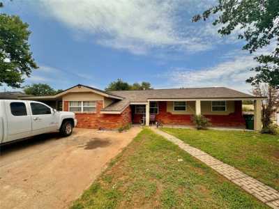 Home For Sale in Clinton, Oklahoma