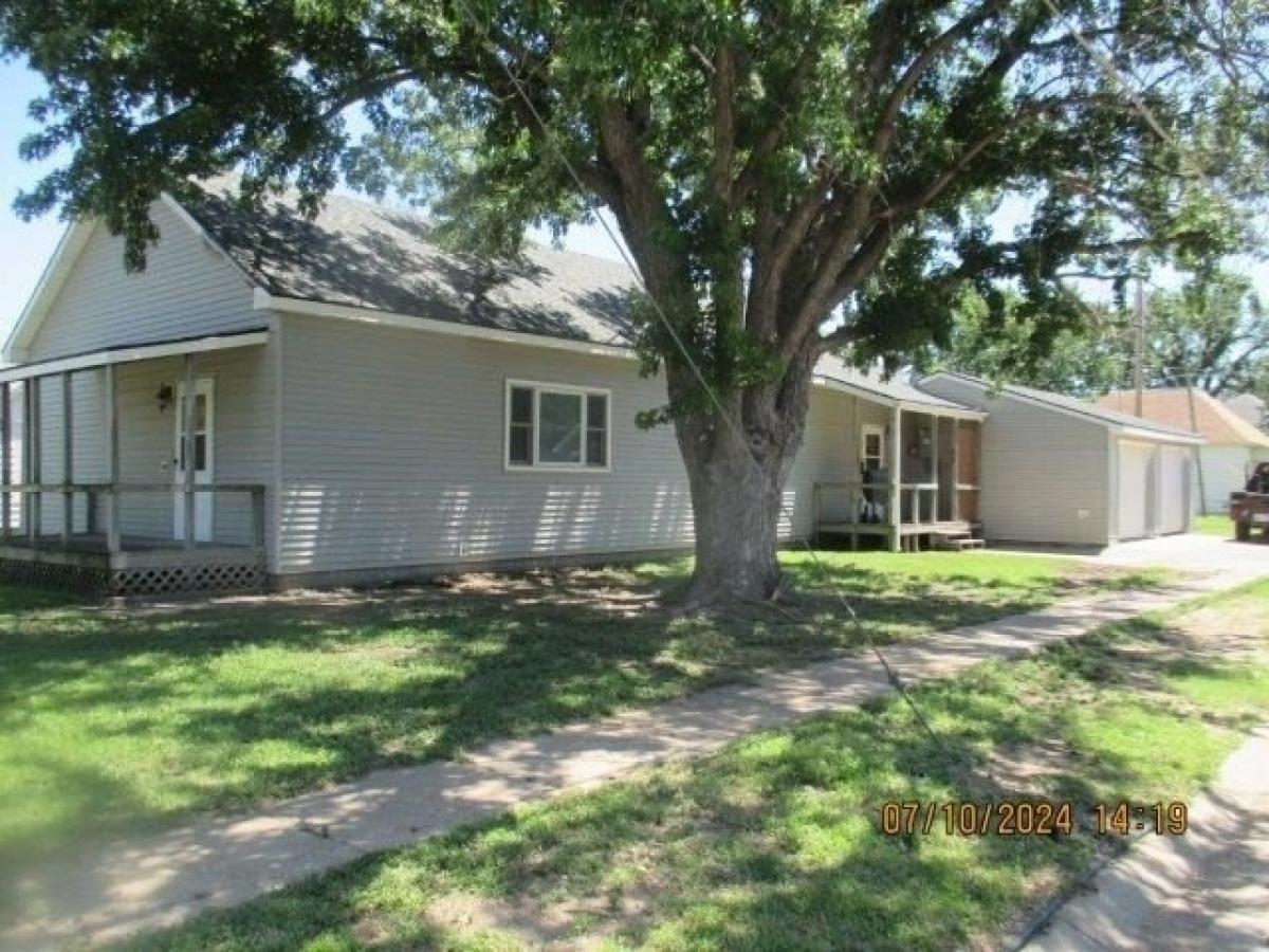 Picture of Home For Sale in Kinsley, Kansas, United States