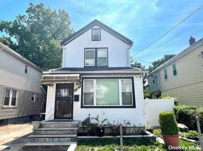 Home For Sale in Springfield Gardens, New York