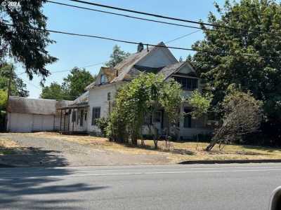 Home For Sale in Cottage Grove, Oregon