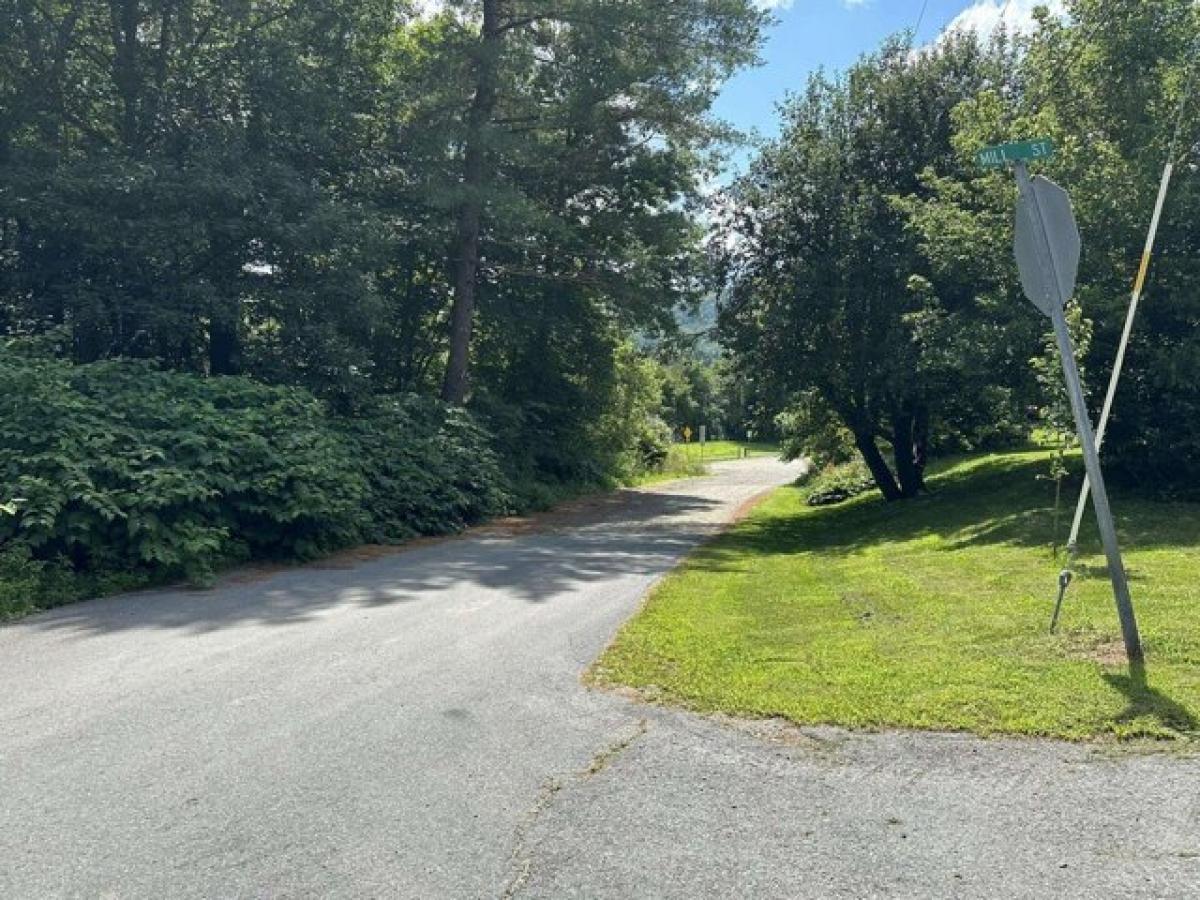 Picture of Home For Sale in Hyde Park, Vermont, United States