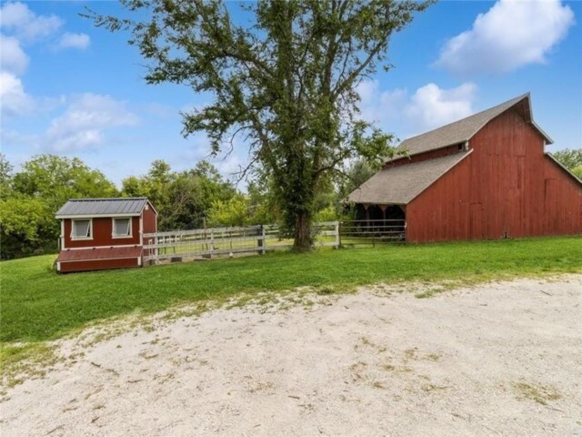 Picture of Home For Sale in Winterset, Iowa, United States