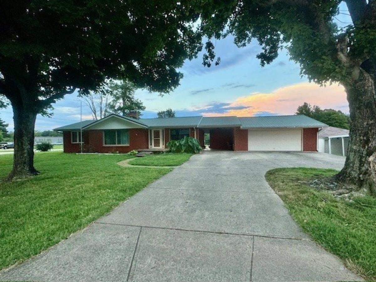 Picture of Home For Sale in Tennessee Ridge, Tennessee, United States