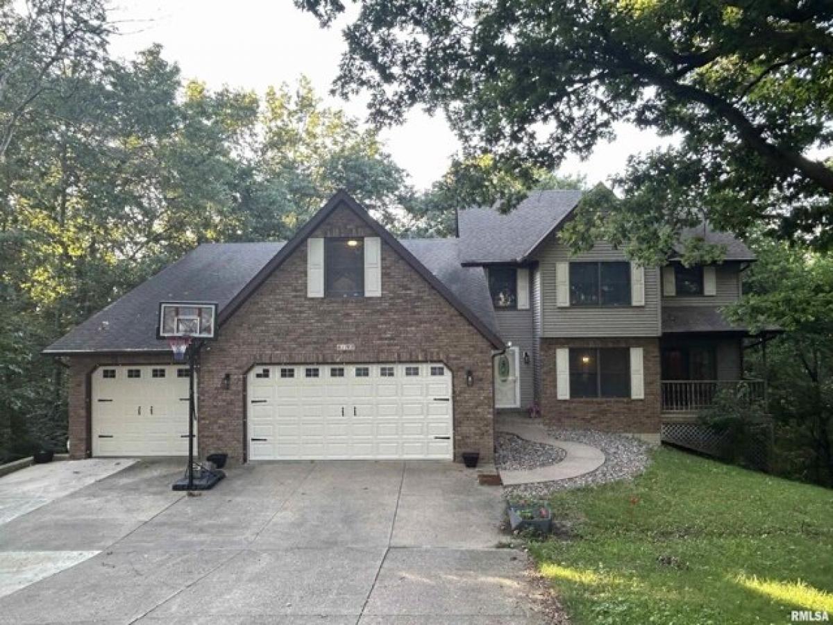 Picture of Home For Sale in Blue Grass, Iowa, United States