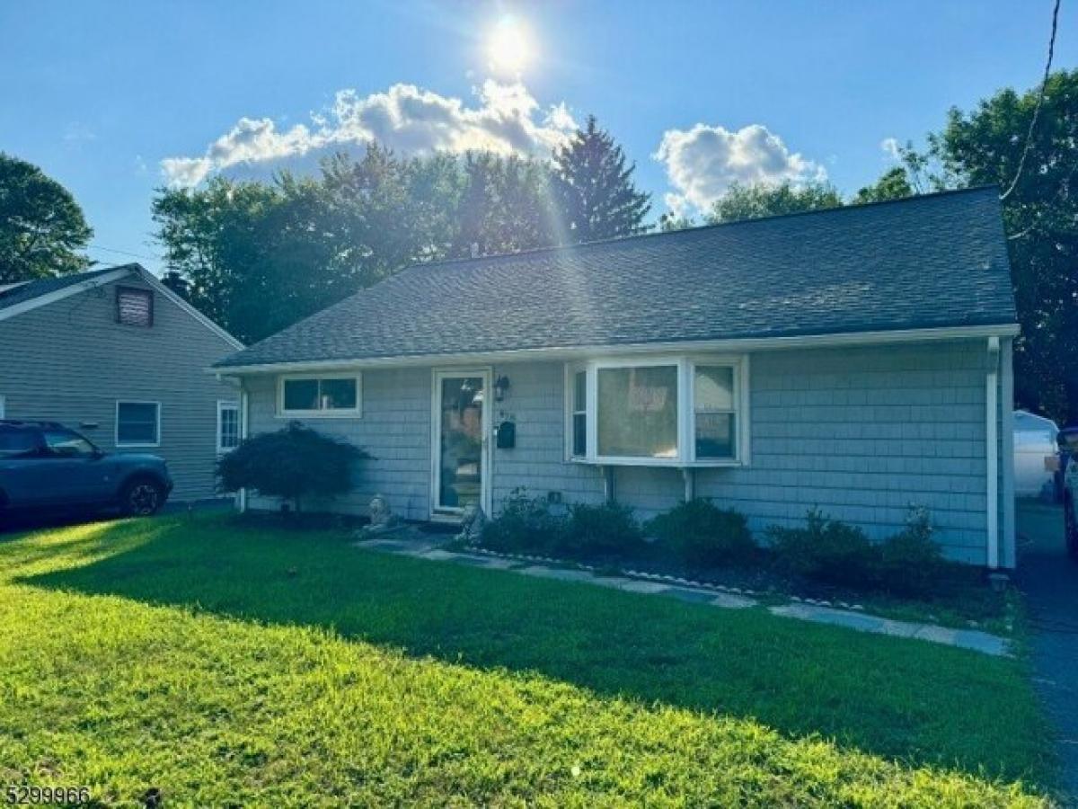 Picture of Home For Sale in Rutherford, New Jersey, United States