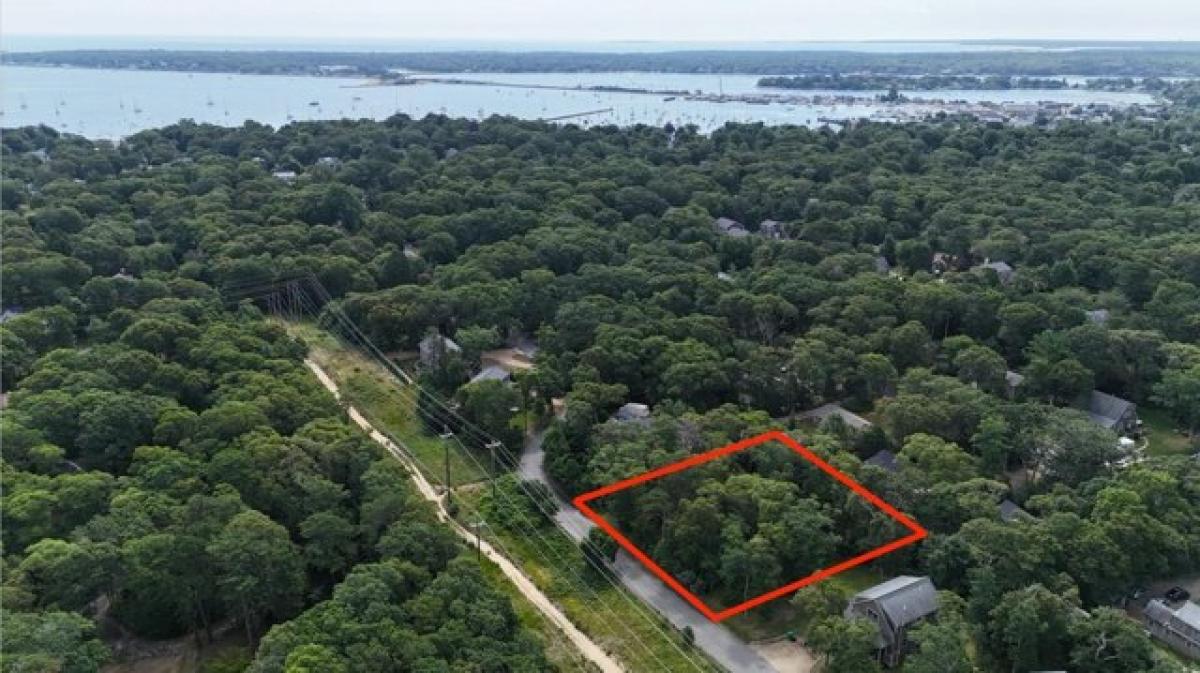 Picture of Residential Land For Sale in Vineyard Haven, Massachusetts, United States