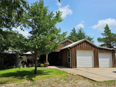 Home For Sale in Honey Grove, Texas