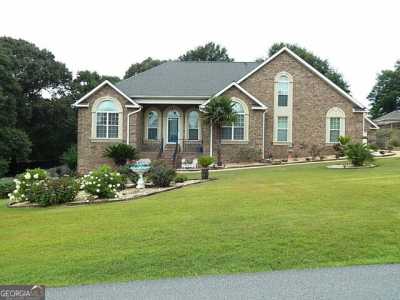 Home For Sale in Byron, Georgia