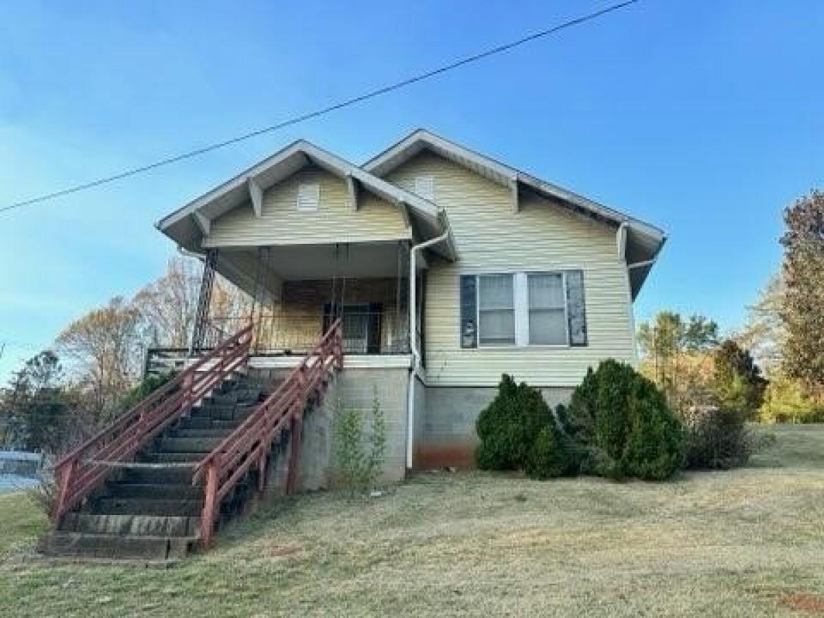 Picture of Home For Sale in Walhalla, South Carolina, United States