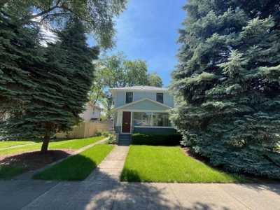 Home For Sale in Waukegan, Illinois