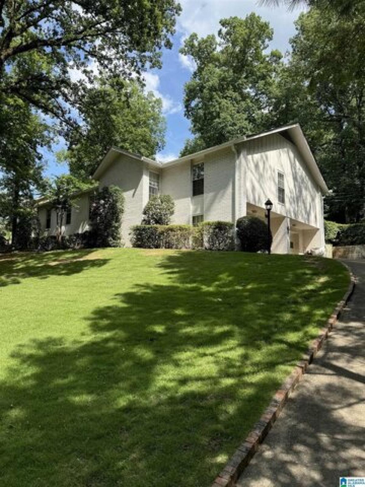 Picture of Home For Sale in Mountain Brook, Alabama, United States