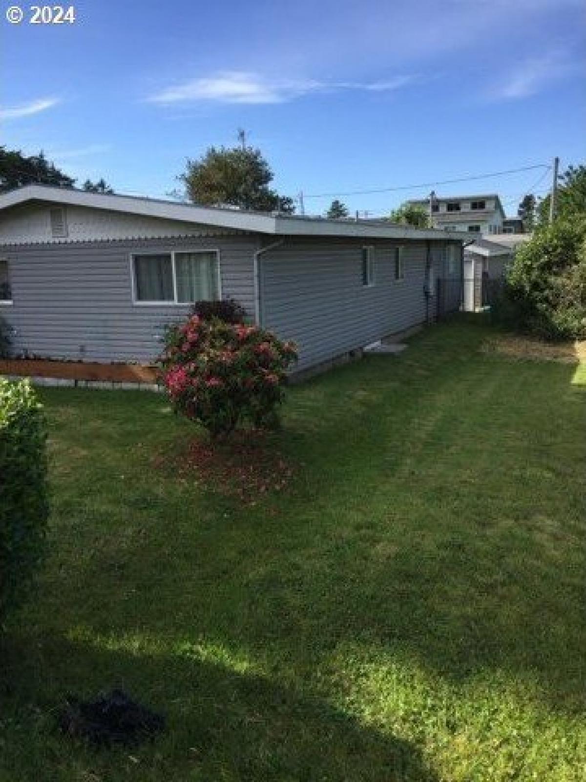 Picture of Home For Sale in North Bend, Oregon, United States