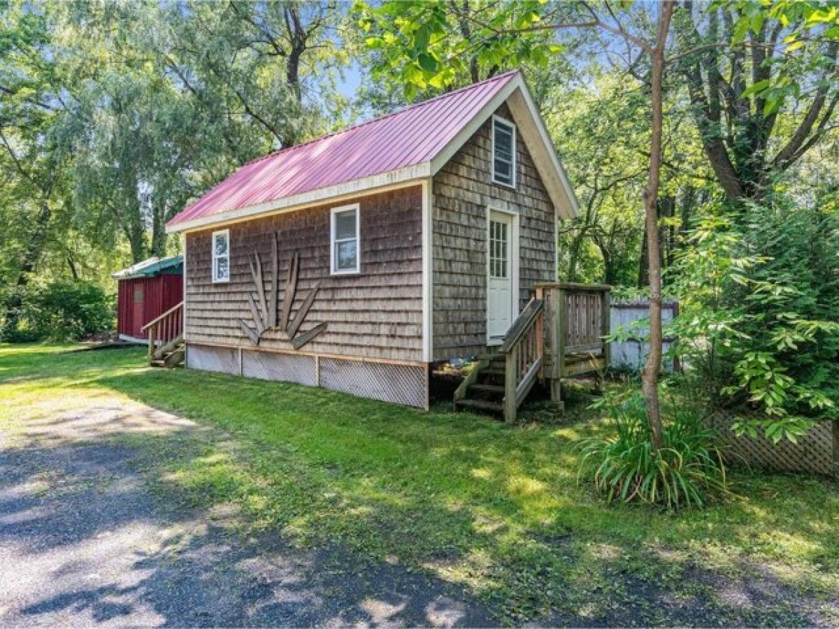 Picture of Home For Sale in Burlington, Vermont, United States