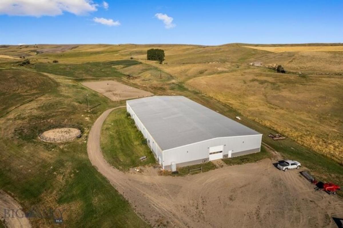 Picture of Home For Sale in Manhattan, Montana, United States