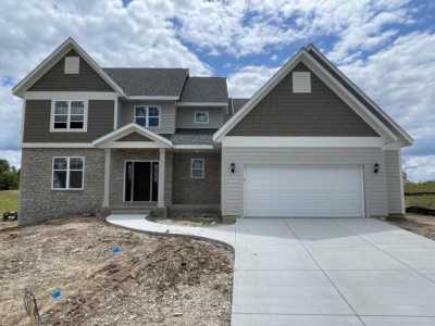 Home For Sale in Menomonee Falls, Wisconsin