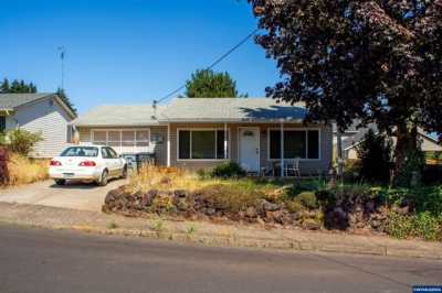 Home For Sale in Dallas, Oregon