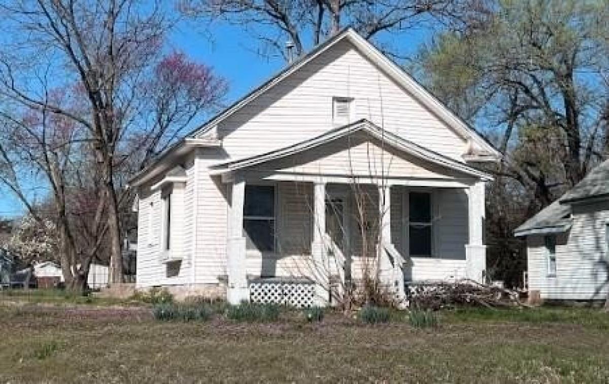 Picture of Home For Sale in Chanute, Kansas, United States