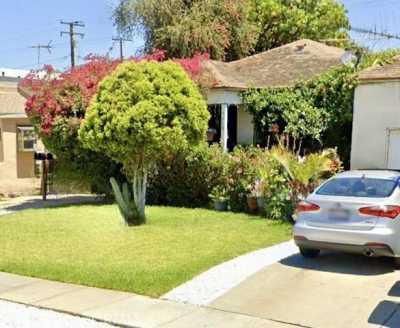 Home For Sale in Maywood, California