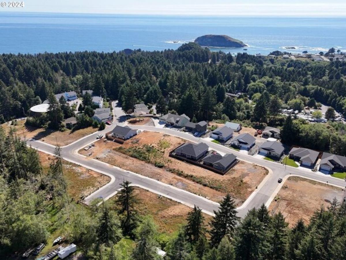 Picture of Residential Land For Sale in Brookings, Oregon, United States