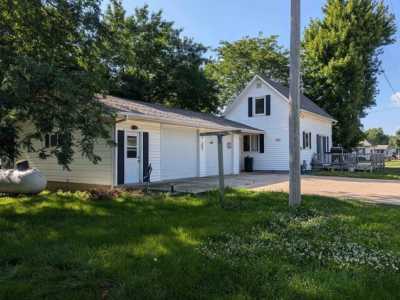 Home For Sale in Graettinger, Iowa